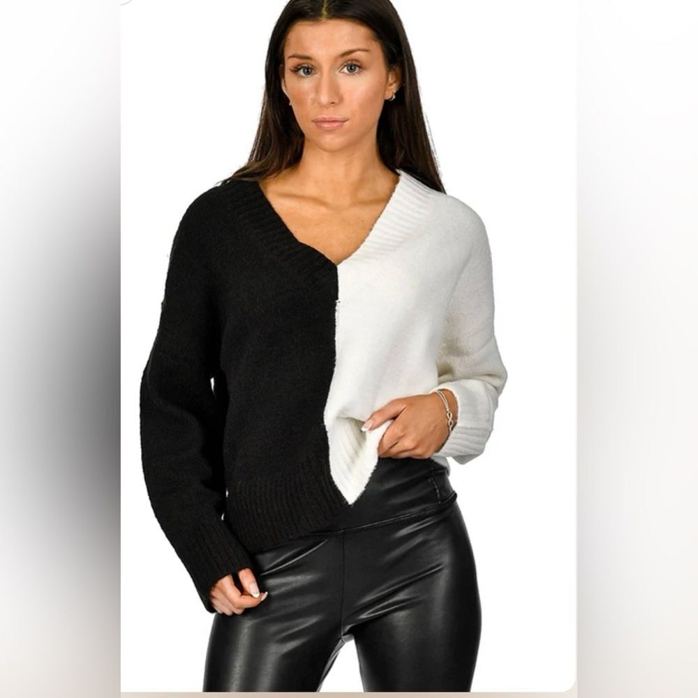 RD Style Black/White V-Neck Sweater in black & white, Size Medium - Picture 15 of 15